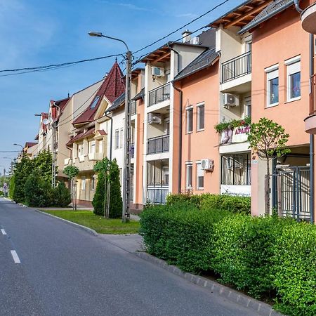 ILLÉS Apartmanok III. Hajduszoboszlo Bagian luar foto