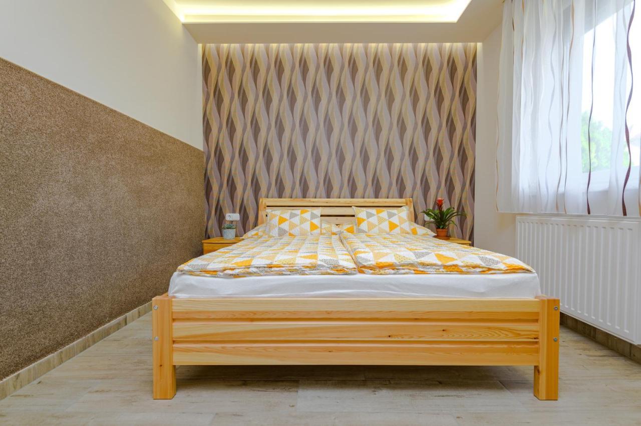 ILLÉS Apartmanok III. Hajduszoboszlo Bagian luar foto